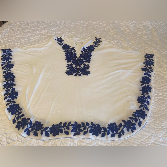 INC white top with blue floral trim. Size XL. lightweight & in good condition - Picture 2 of 9